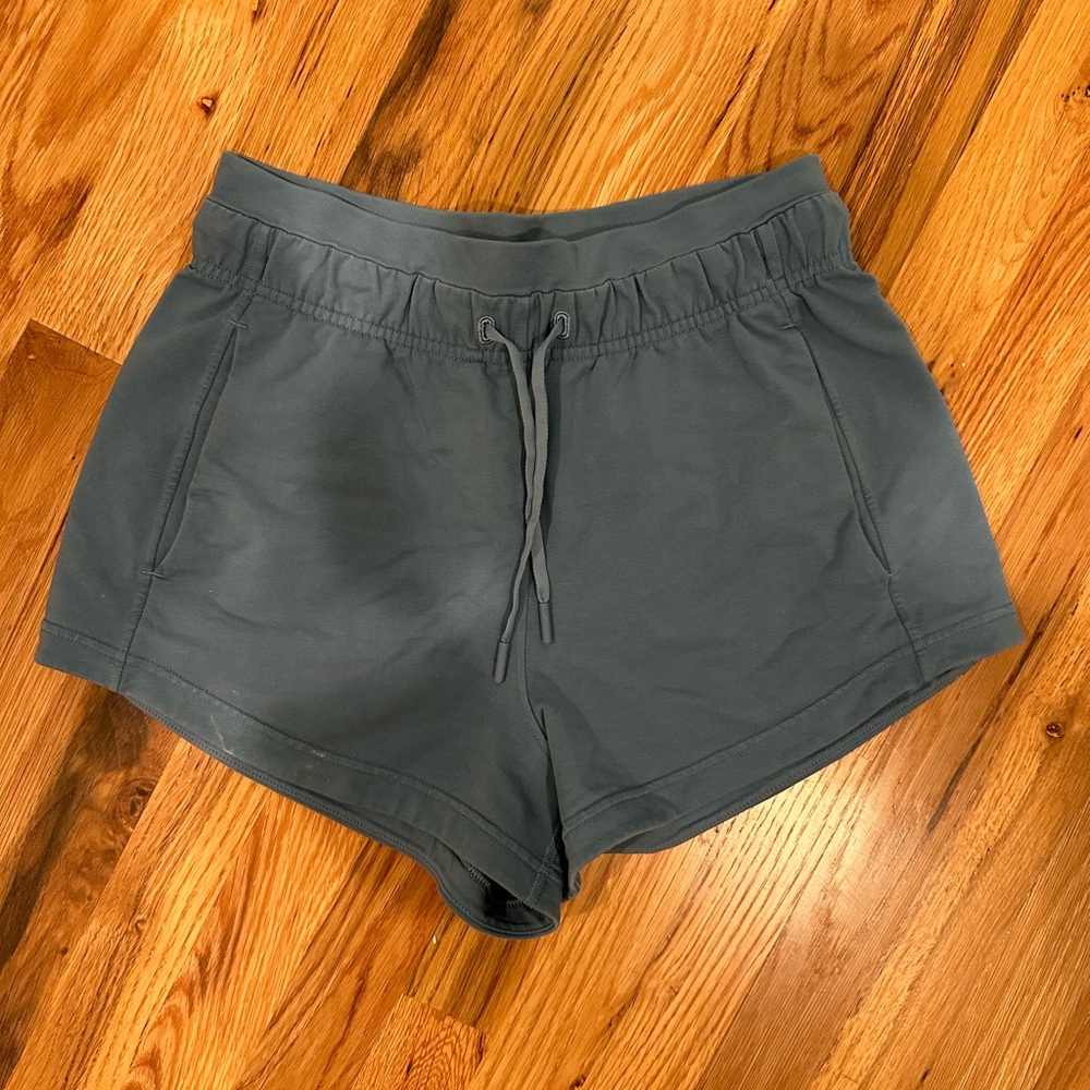 Lululemon Inner Glow Short Utility Blue Size 6. NWOT.